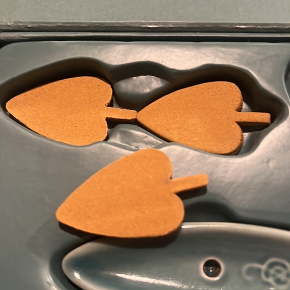 Avon SpaFinder Revitalizing set with 2 BaoDing Balls, incense leaves & holder - Picture 13 of 16